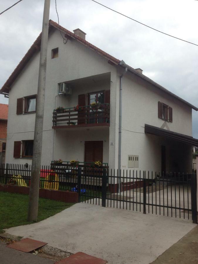 Apartmani Marin วูโควาร์ ภายนอก รูปภาพ