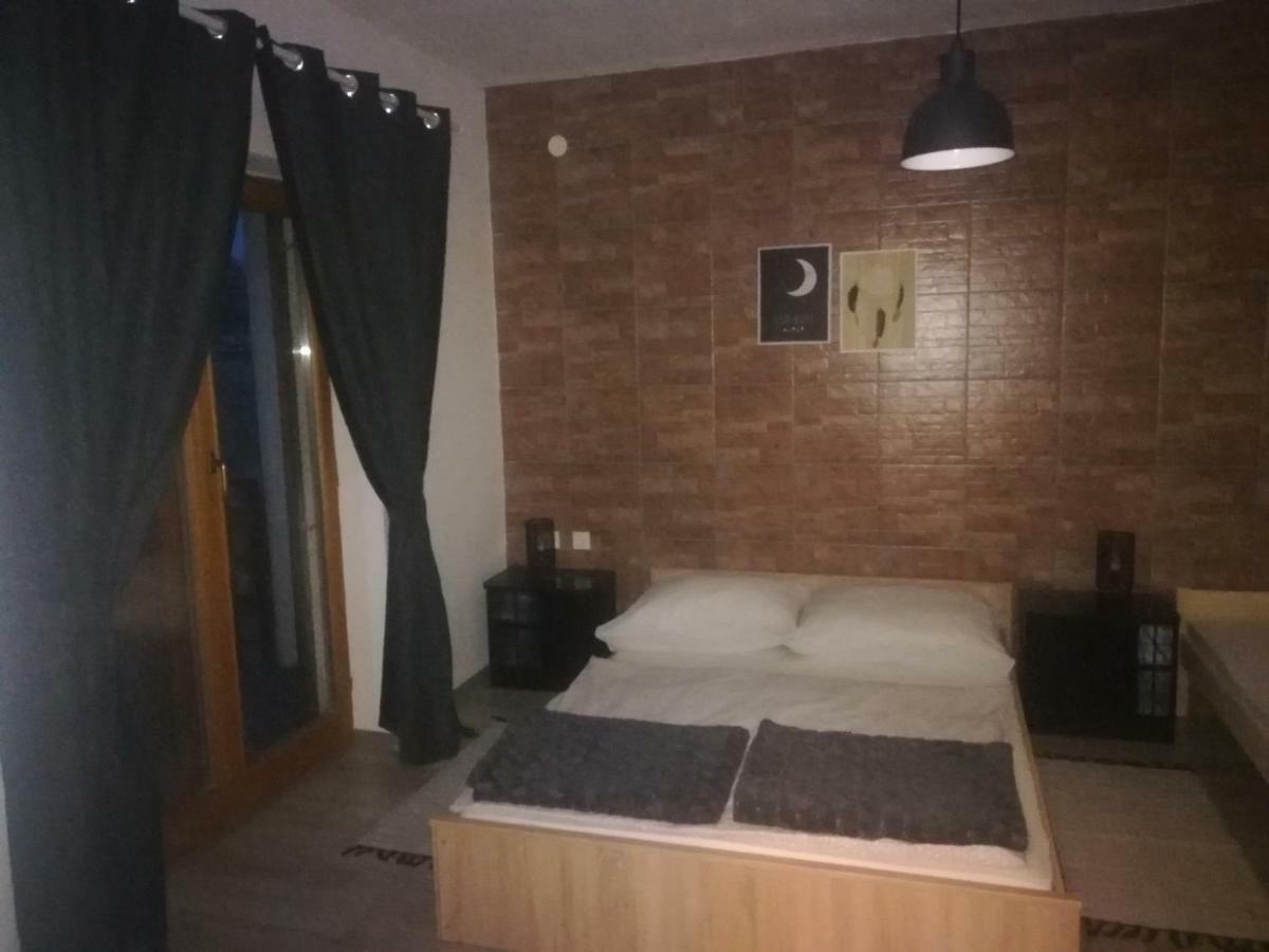 Apartmani Marin วูโควาร์ ภายนอก รูปภาพ
