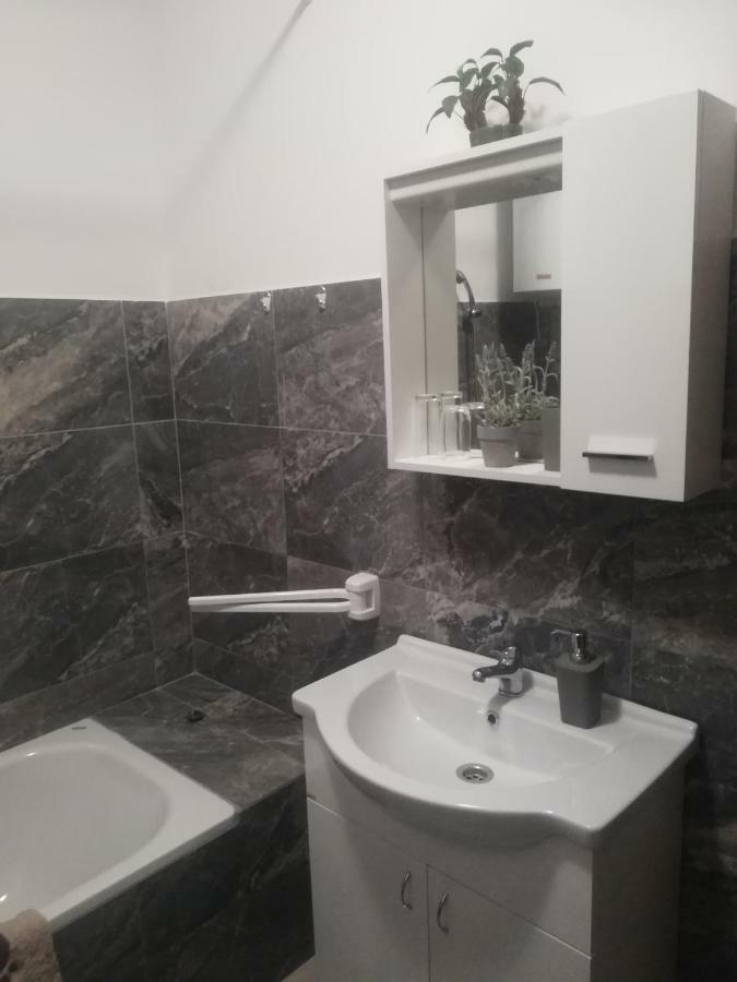 Apartmani Marin วูโควาร์ ภายนอก รูปภาพ